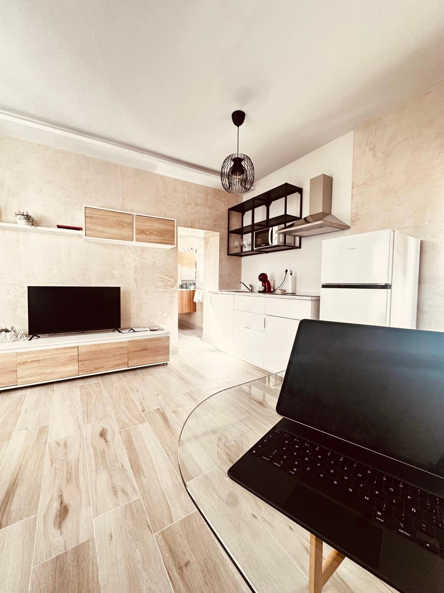 Cherry Deluxe Apartment